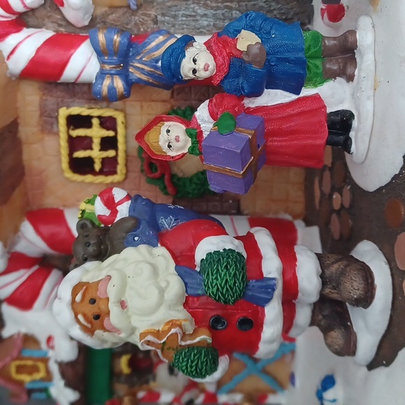 Lighted Santa Workshop Three-Story Tree House Christmas Village - Picture 13 of 17